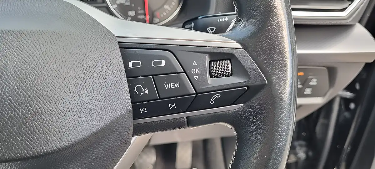 Used 2022 SEAT Leon Se Black - Interior and Exterior details 10