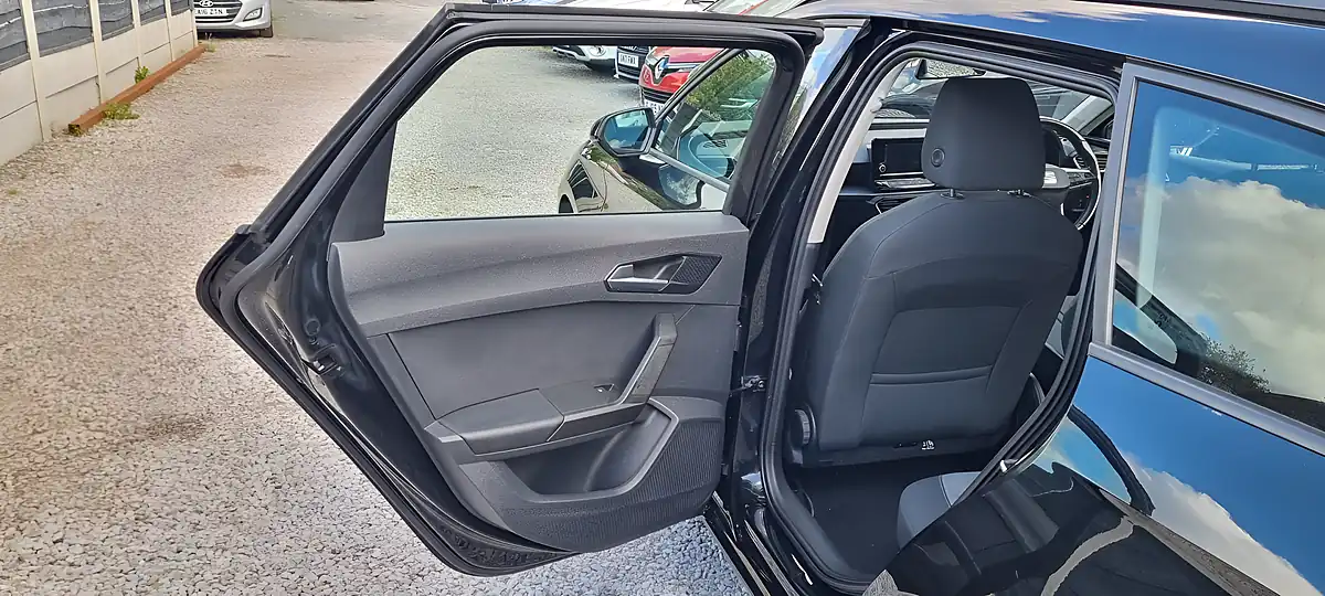 Used 2022 SEAT Leon Se Black - Interior and Exterior details 14