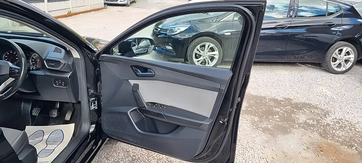 Used 2022 SEAT Leon Se Black - Interior and Exterior details 8