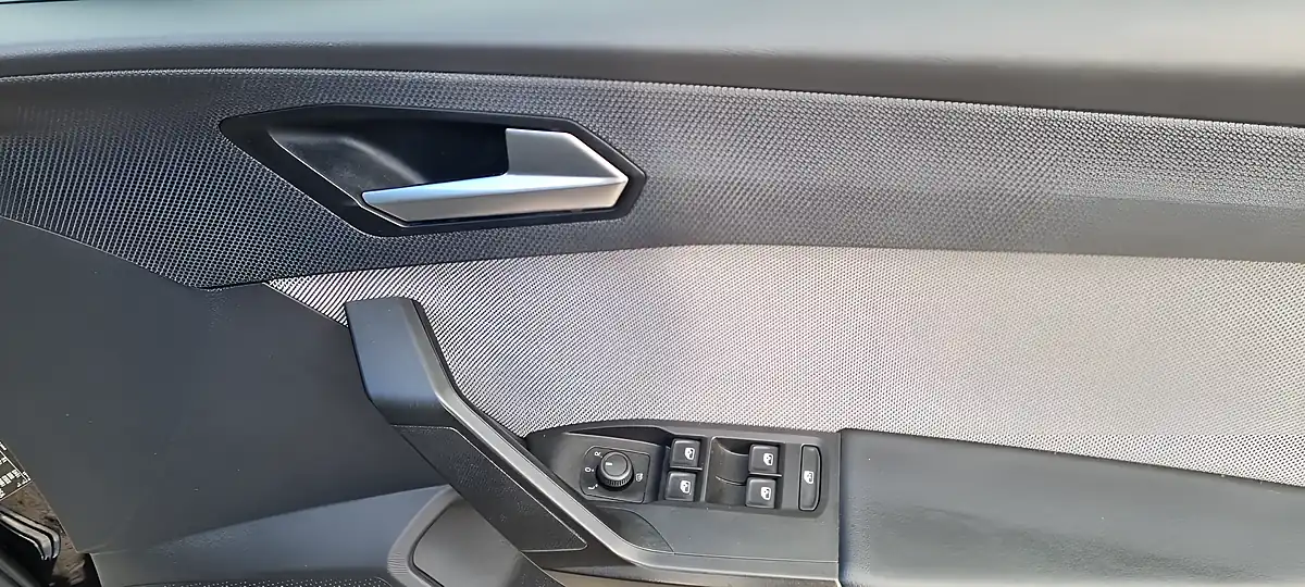 Used 2022 SEAT Leon Se Black - Interior and Exterior details 9