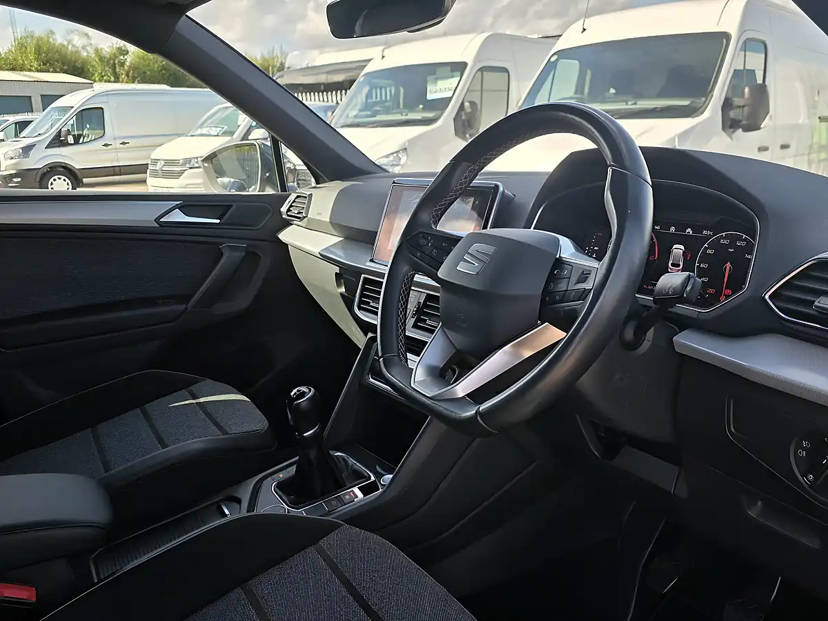 Used 2022 SEAT Tarraco Xcellence Green - Interior and Exterior details 12