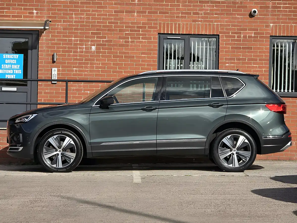 Used 2022 SEAT Tarraco Xcellence Green - Interior and Exterior details 9