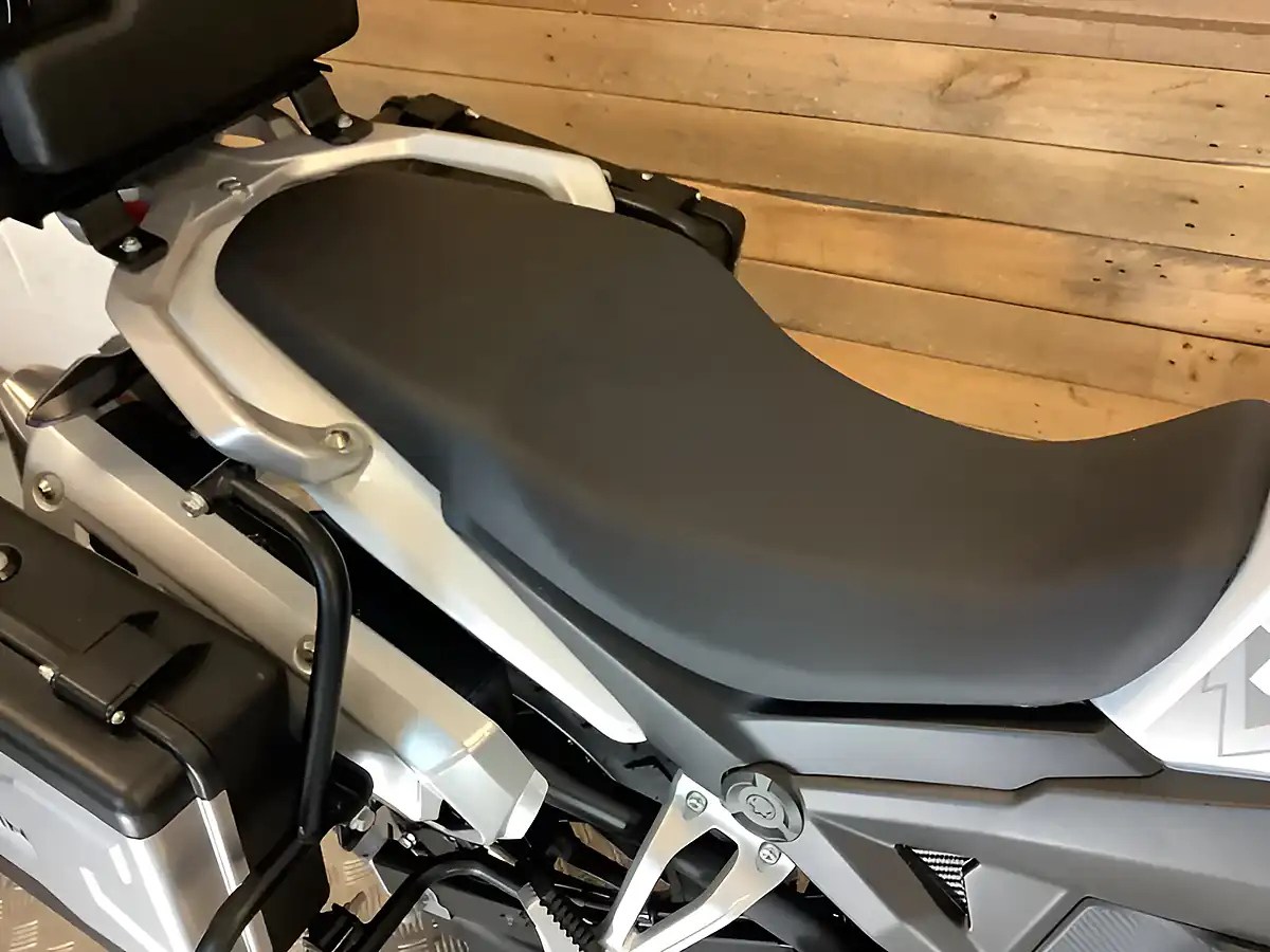 Used 2022 Sinnis Terrain White - Interior and Exterior details 13