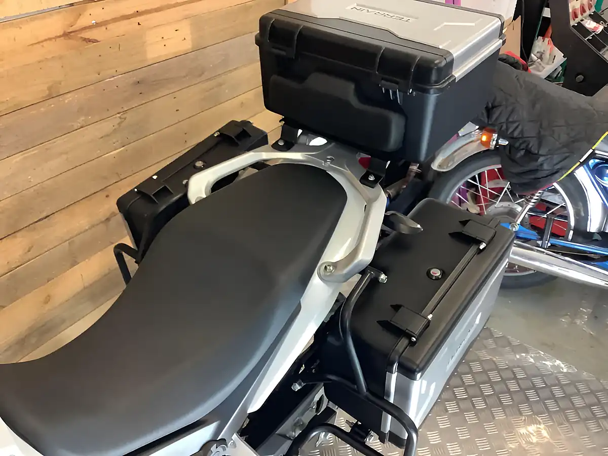 Used 2022 Sinnis Terrain White - Interior and Exterior details 14