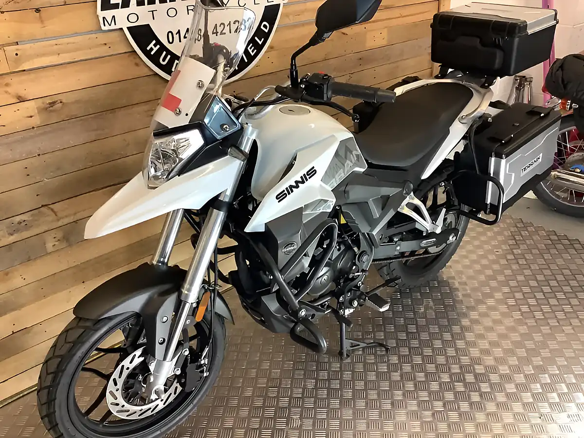 Used 2022 Sinnis Terrain White - Interior and Exterior details 3