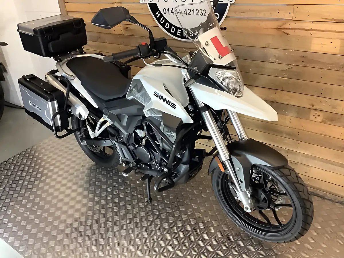Used 2022 Sinnis Terrain White - Interior and Exterior details 5