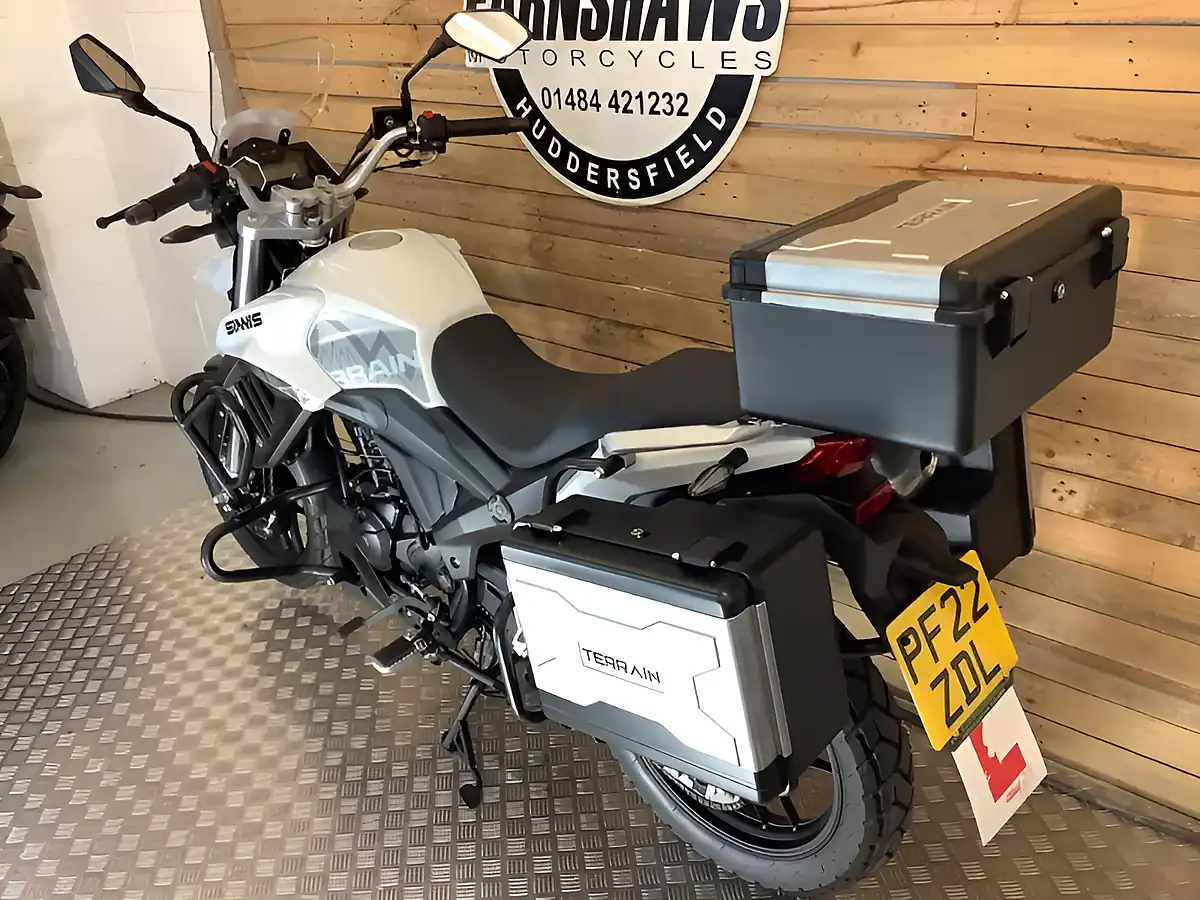 Used 2022 Sinnis Terrain White - Interior and Exterior details 6