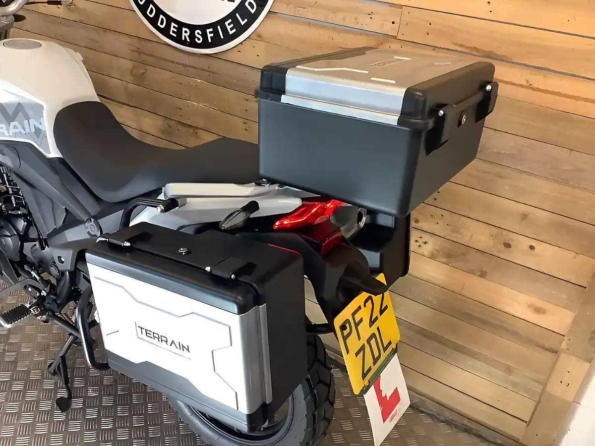 Used 2022 Sinnis Terrain White - Interior and Exterior details 8