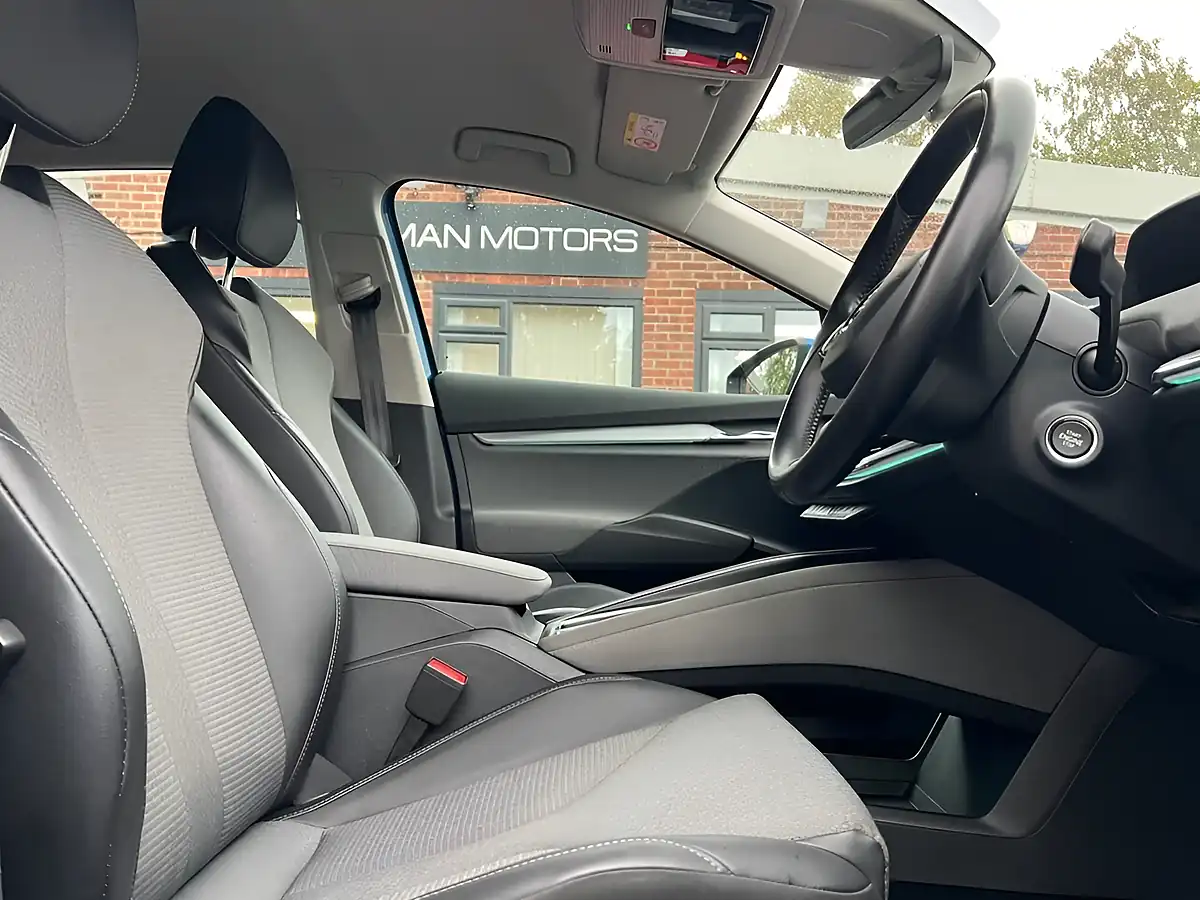 Used 2022 Skoda Enyaq 60 Blue - Interior and Exterior details 10