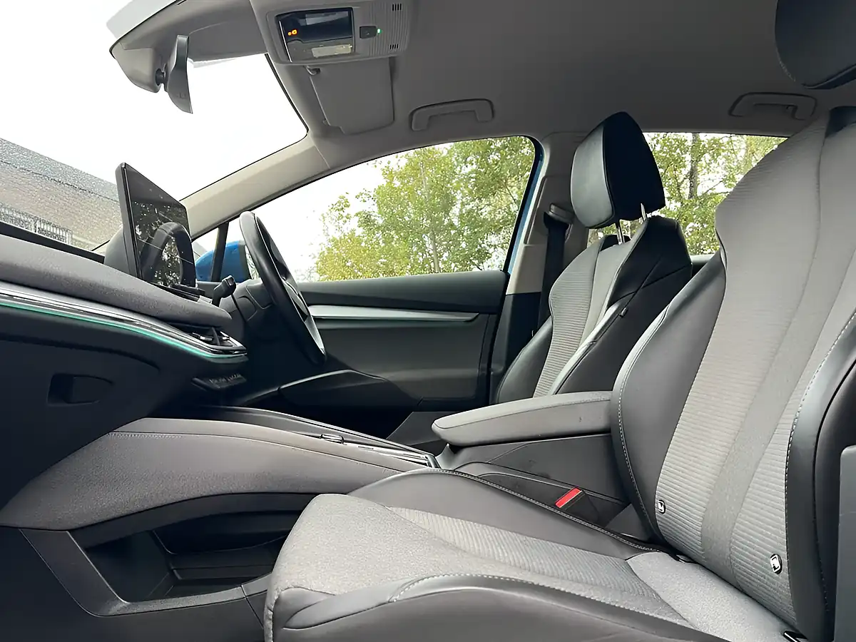Used 2022 Skoda Enyaq 60 Blue - Interior and Exterior details 12