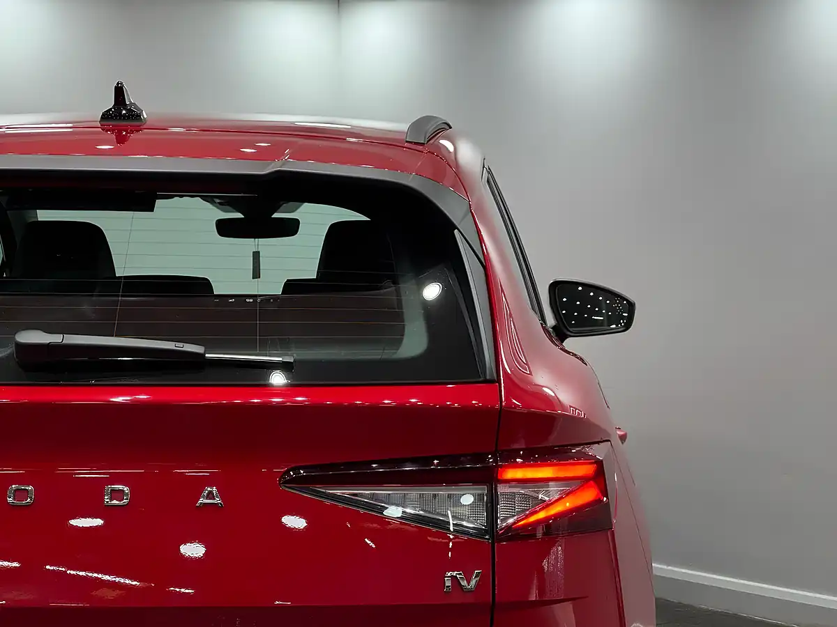 Used 2022 Skoda Enyaq 60 Red - Interior and Exterior details 11