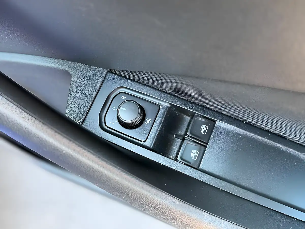 Used 2022 Skoda Kamiq Se Blue - Interior and Exterior details 14
