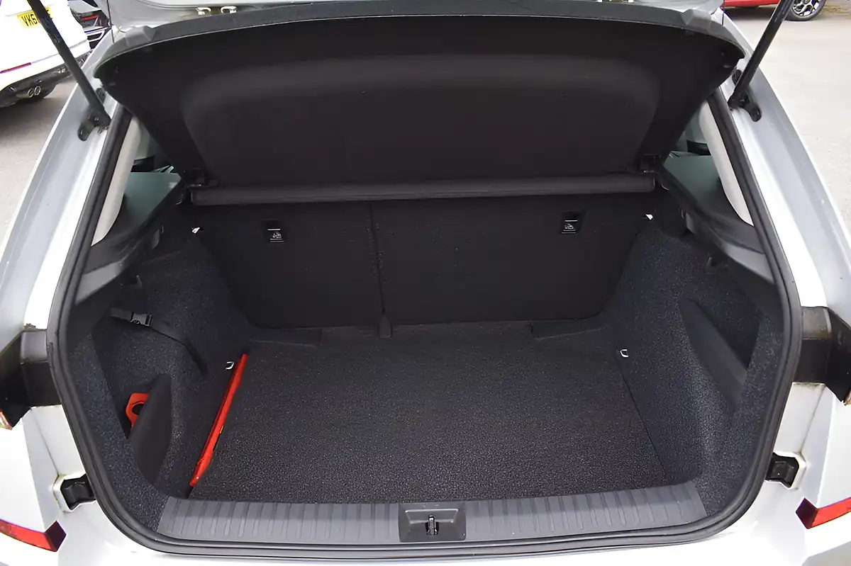 Used 2022 Skoda Kamiq Se L Silver - Interior and Exterior details 12