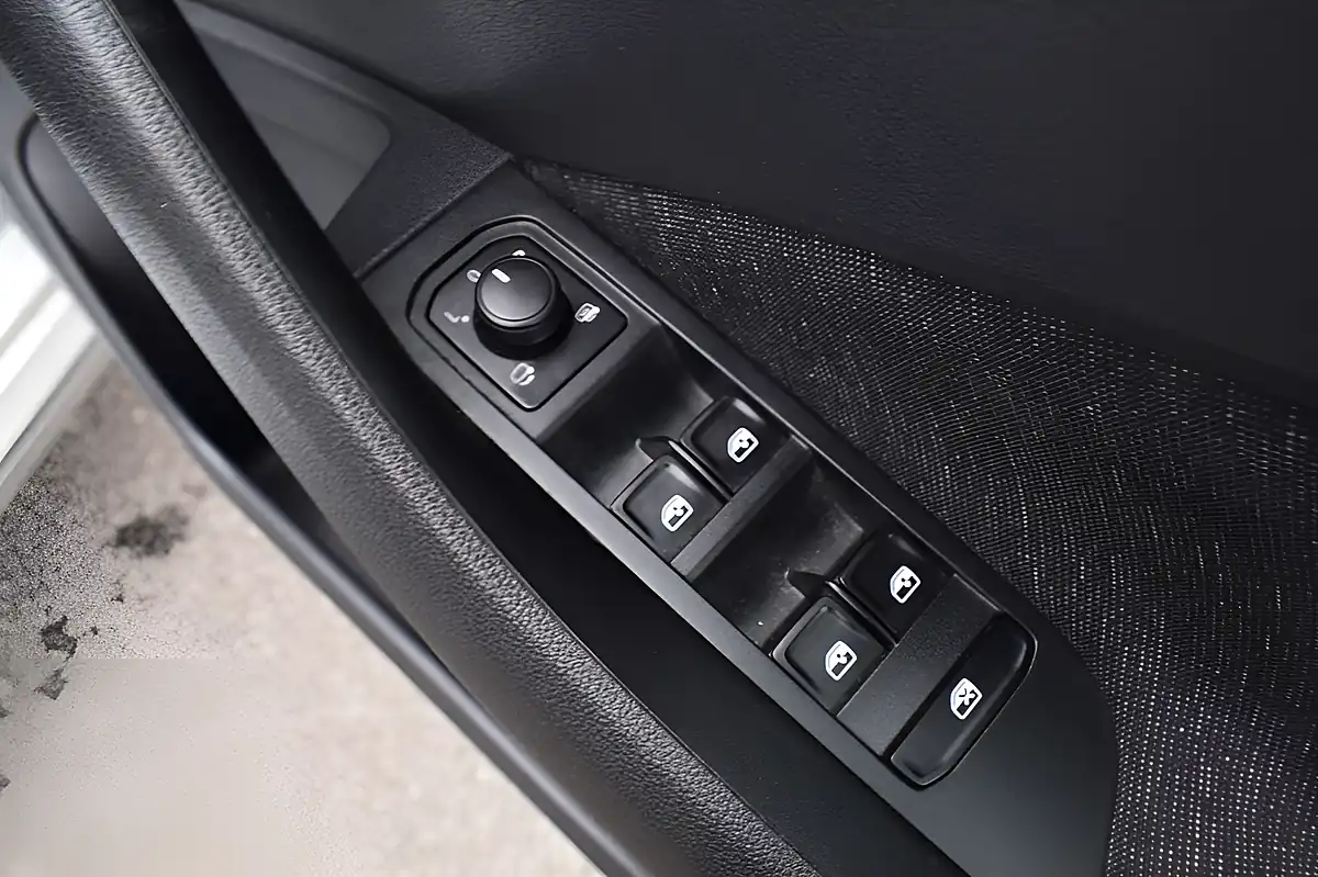 Used 2022 Skoda Kamiq Se L Silver - Interior and Exterior details 9