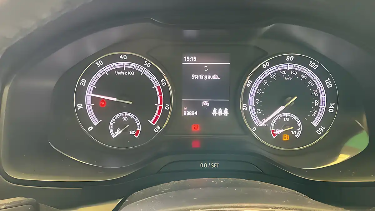 Used 2022 Skoda Karoq Se Blue - Interior and Exterior details 11