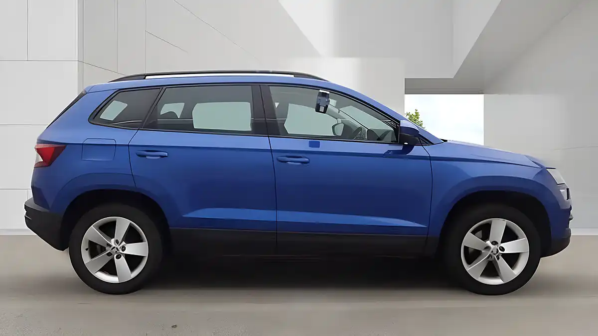 Used 2022 Skoda Karoq Se Blue - Interior and Exterior details 5