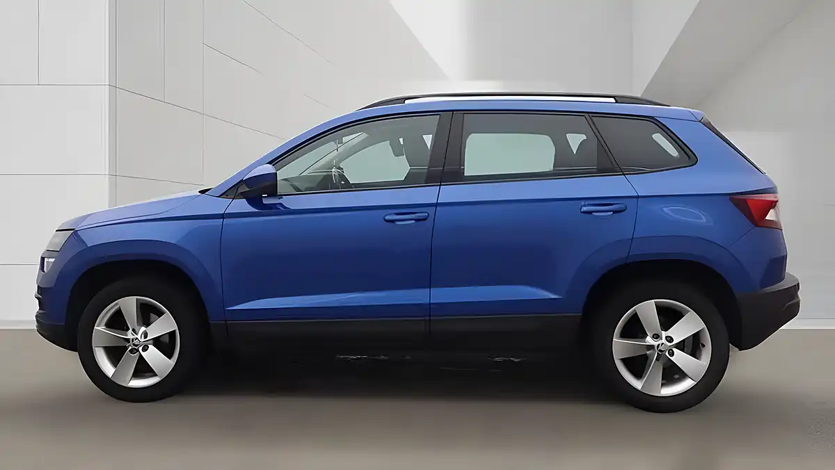 Used 2022 Skoda Karoq Se Blue - Interior and Exterior details 6