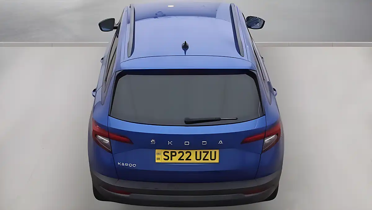 Used 2022 Skoda Karoq Se Blue - Interior and Exterior details 7