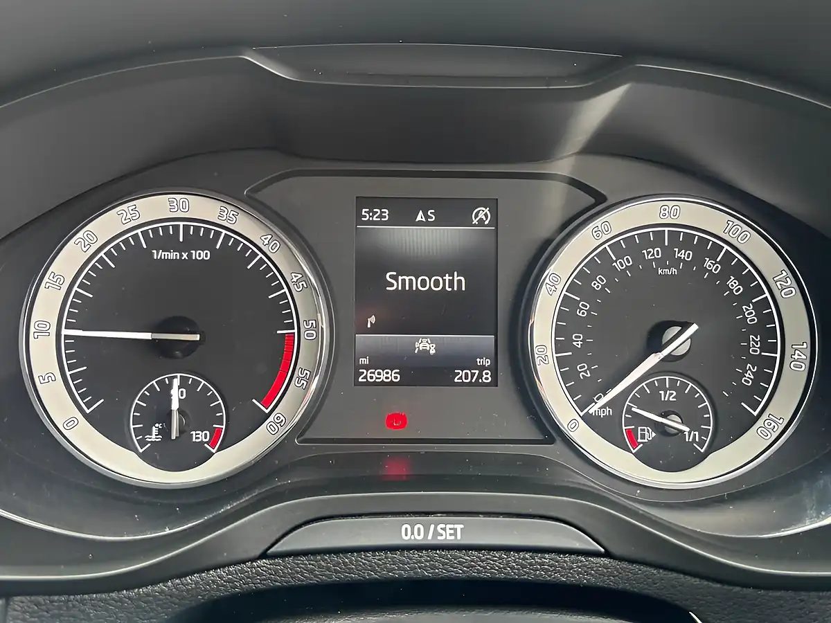 Used 2022 Skoda Karoq Se Drive Meteor Grey - Interior and Exterior details 11