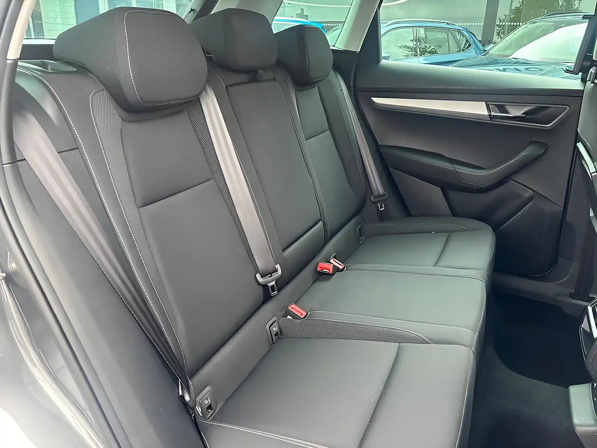 Used 2022 Skoda Karoq Se Drive Meteor Grey - Interior and Exterior details 4