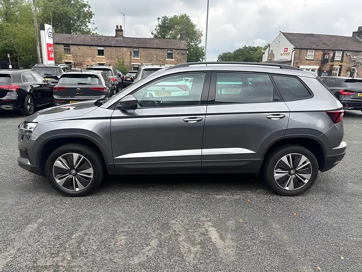 Used 2022 Skoda Karoq Se Drive Meteor Grey - Interior and Exterior details 7