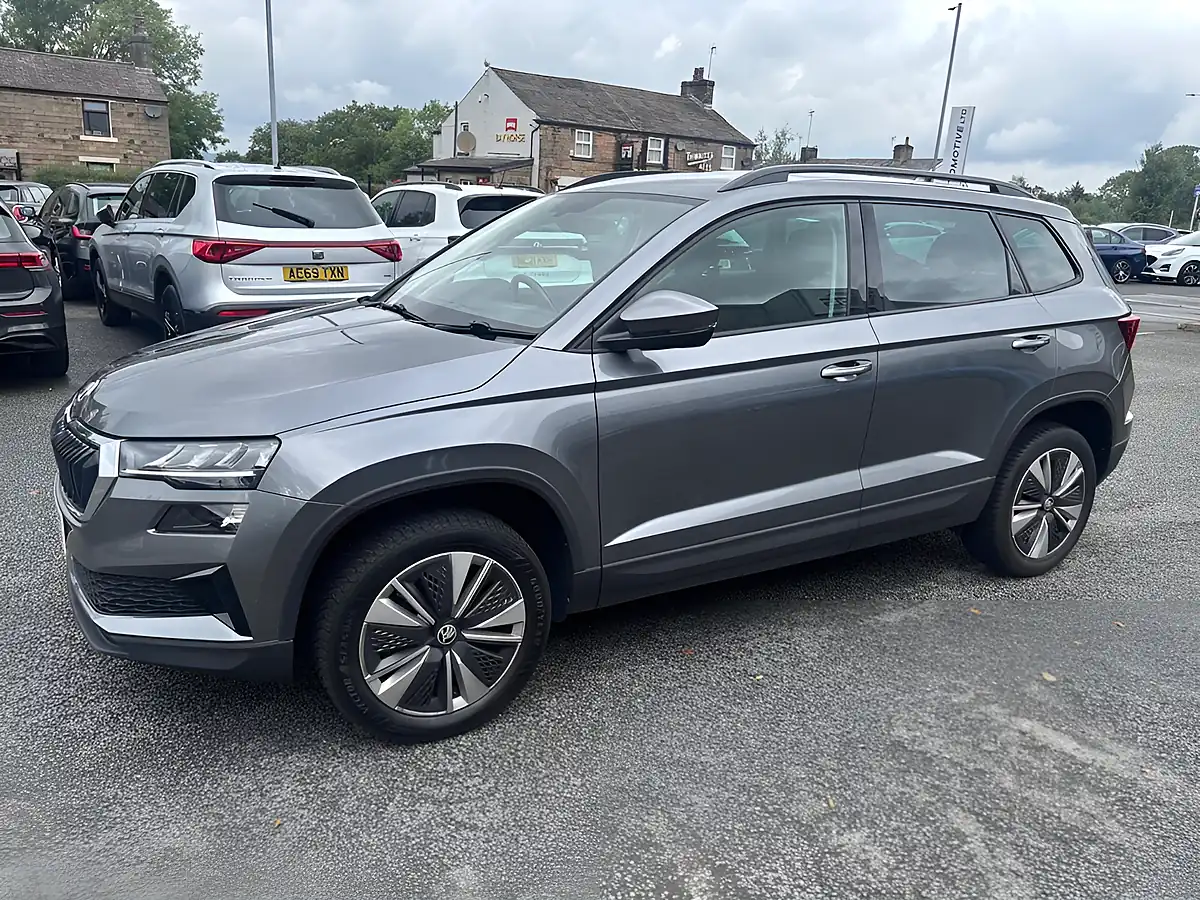 Used 2022 Skoda Karoq Se Drive Meteor Grey - Interior and Exterior details 8