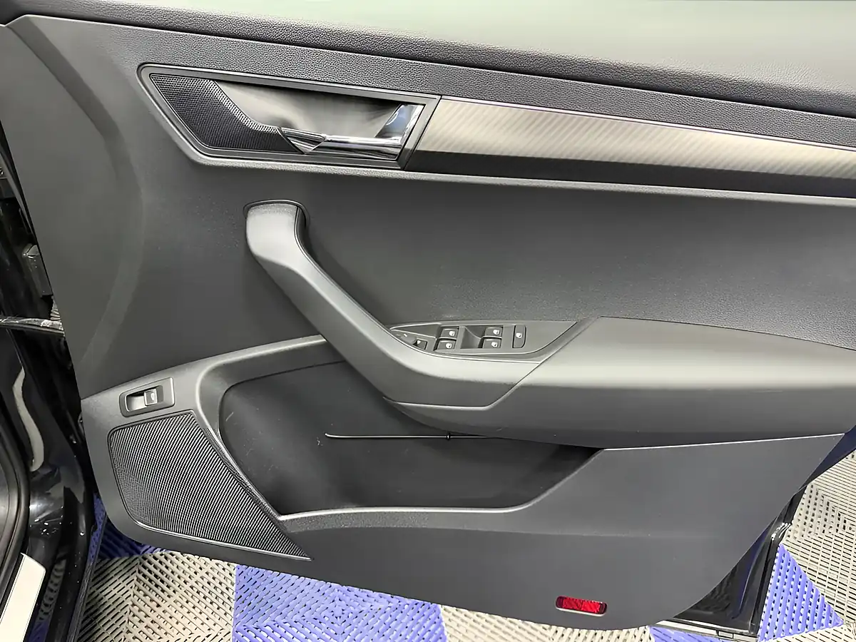 Used 2022 Skoda Karoq Sportline Black Magic Pearl Effect - Interior and Exterior details 20