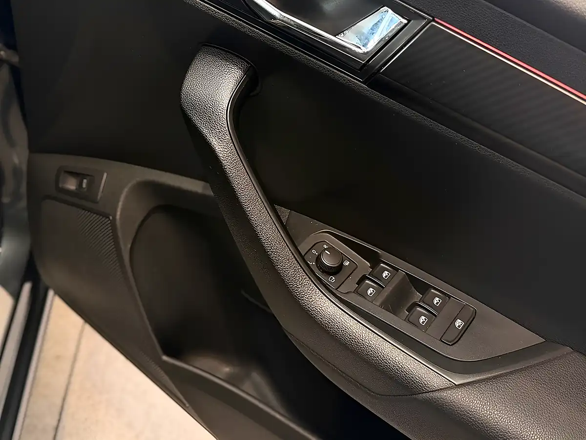 Used 2022 Skoda Karoq Sportline Grey - Interior and Exterior details 13