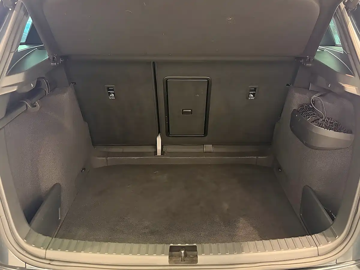 Used 2022 Skoda Karoq Sportline Grey - Interior and Exterior details 19