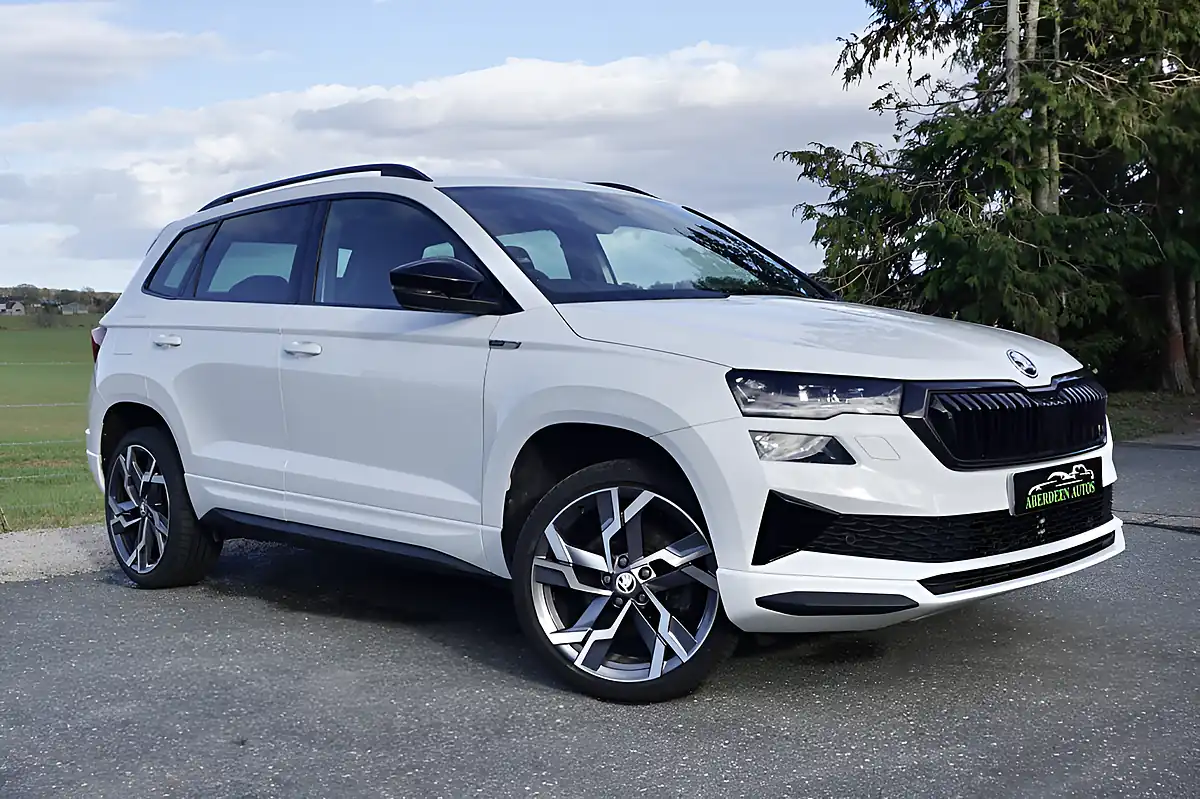 Used 2022 Skoda Karoq Sportline White - Front View