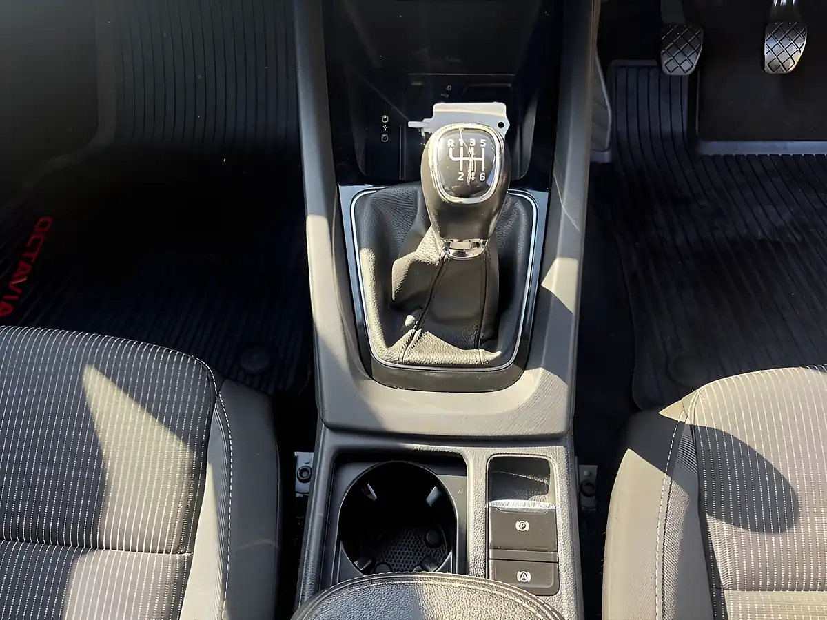 Used 2022 Skoda Octavia Black - Interior and Exterior details 16