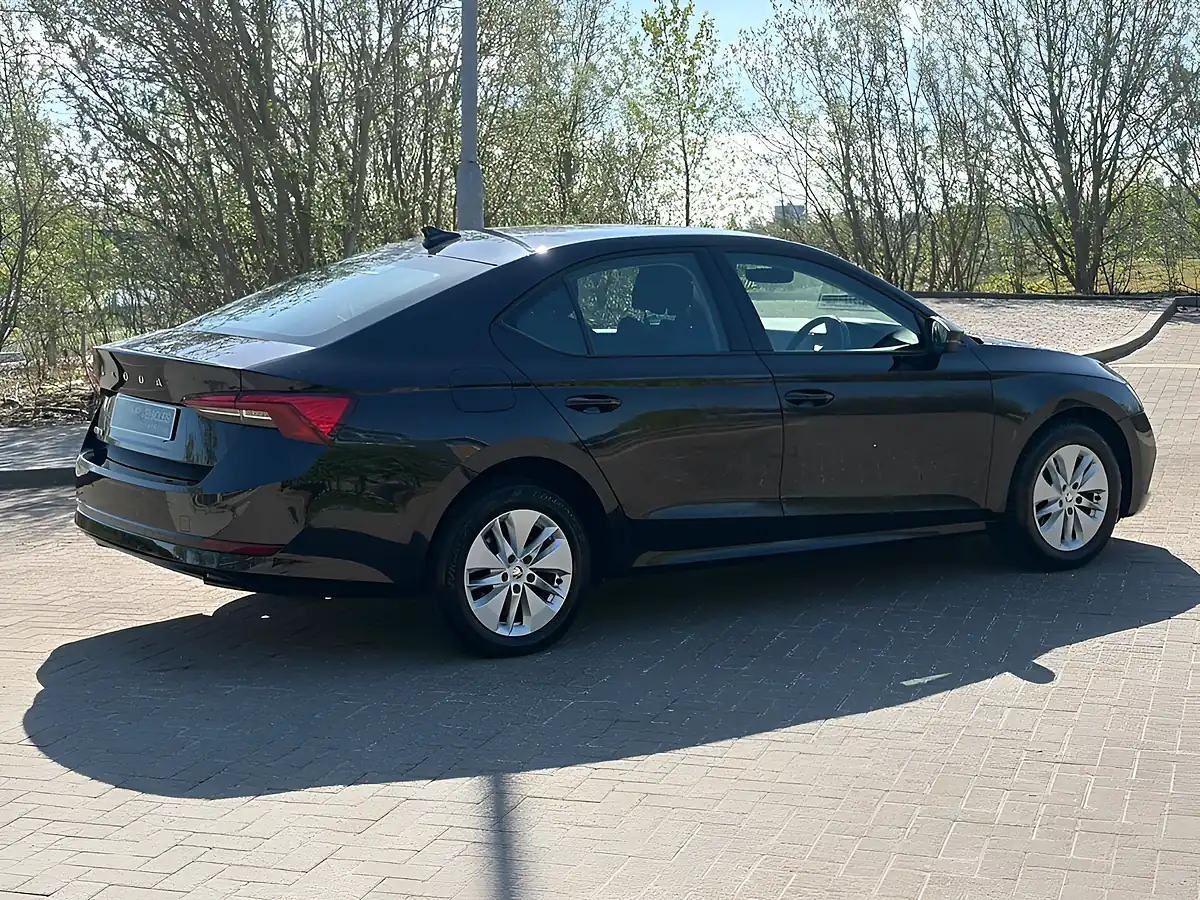 Used 2022 Skoda Octavia Black - Interior and Exterior details 5