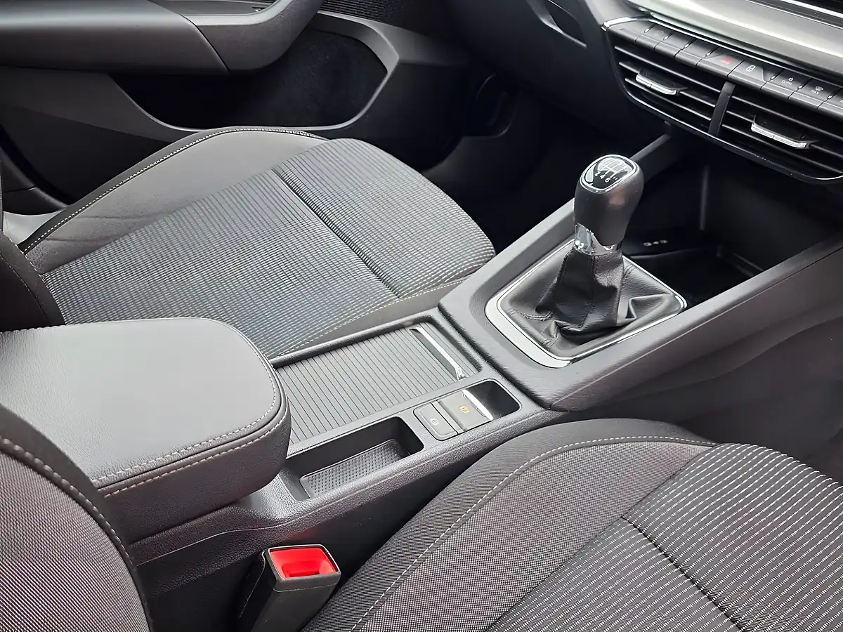 Used 2022 Skoda Octavia Se Blue - Interior and Exterior details 17