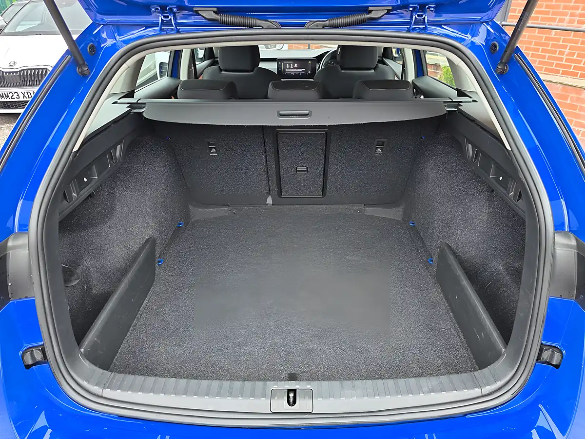 Used 2022 Skoda Octavia Se Blue - Interior and Exterior details 20