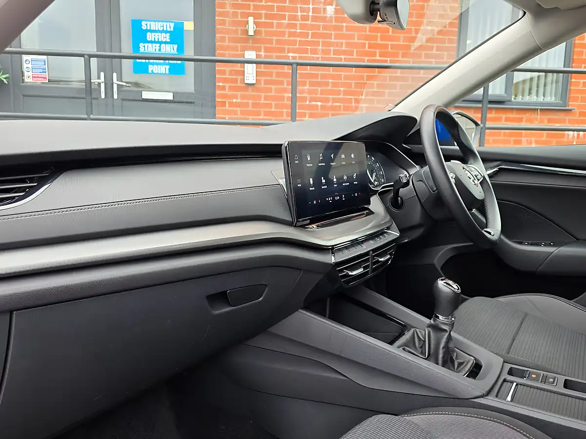 Used 2022 Skoda Octavia Se Blue - Interior and Exterior details 3