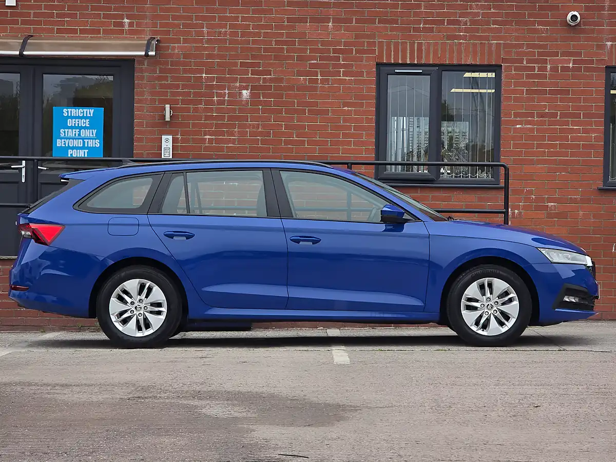 Used 2022 Skoda Octavia Se Blue - Interior and Exterior details 7