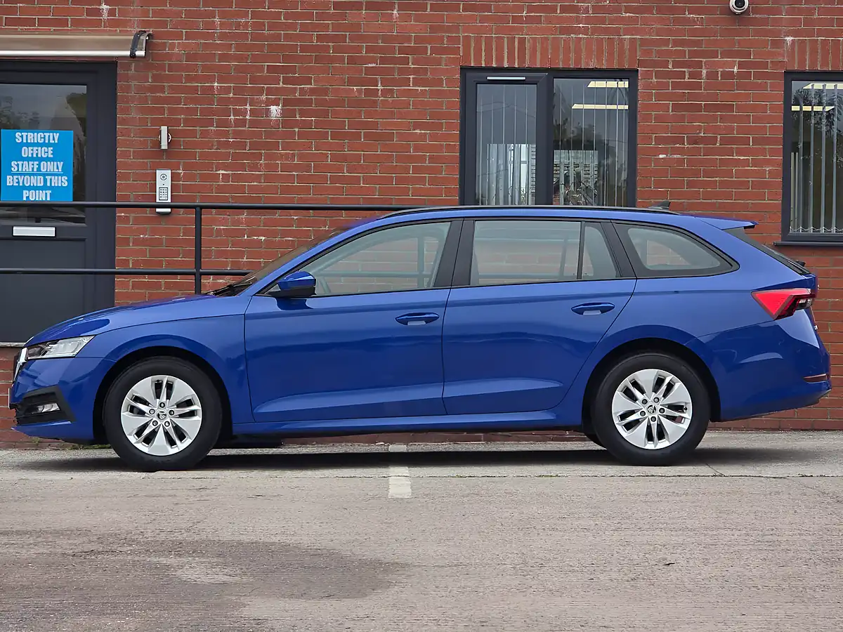 Used 2022 Skoda Octavia Se Blue - Interior and Exterior details 9