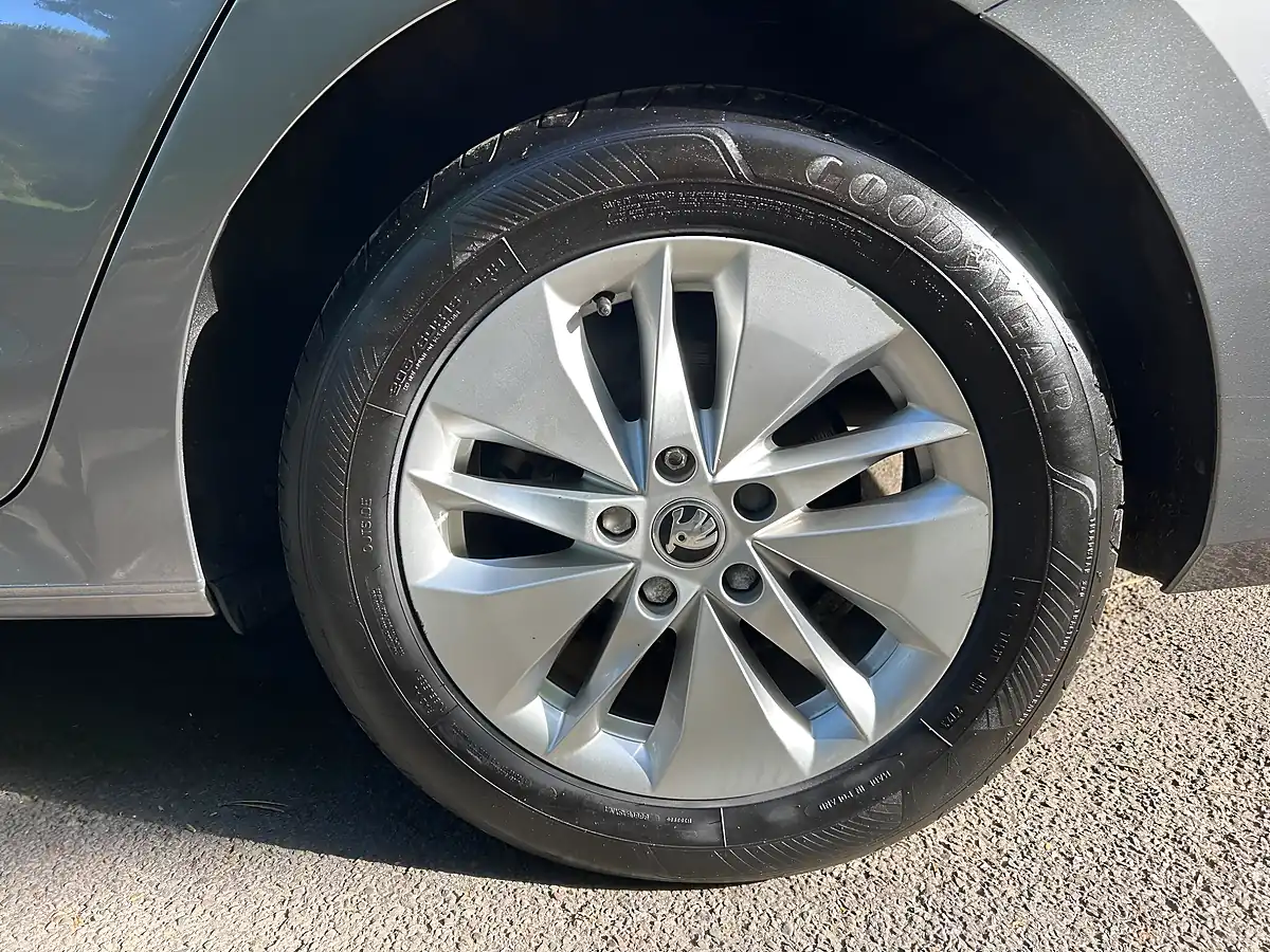 Used 2022 Skoda Octavia Se Grey - Interior and Exterior details 9