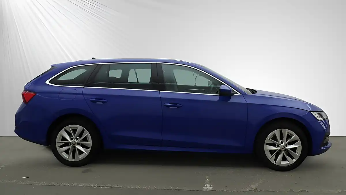 Used 2022 Skoda Octavia Se L Blue - Interior and Exterior details 8