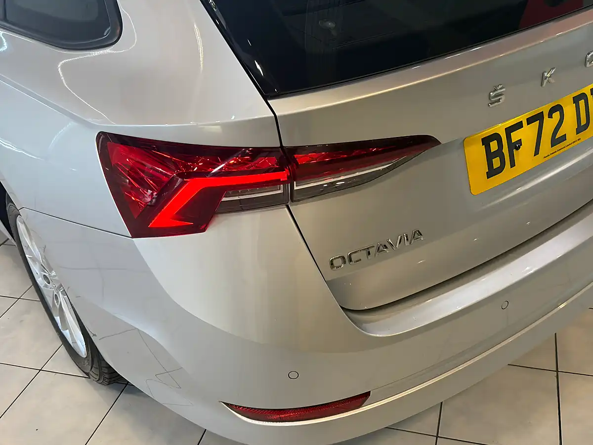 Used 2022 Skoda Octavia Se Technology Silver - Interior and Exterior details 7