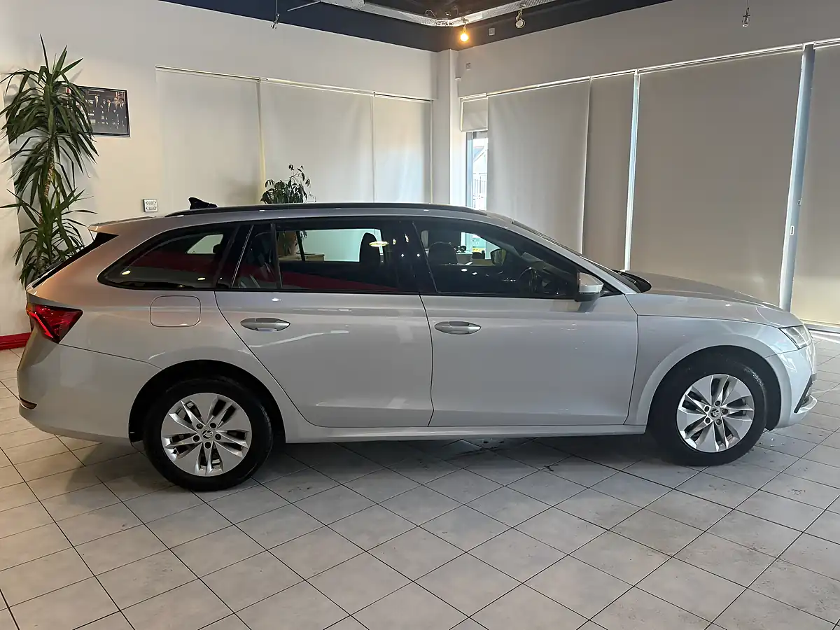 Used 2022 Skoda Octavia Se Technology Silver - Interior and Exterior details 10