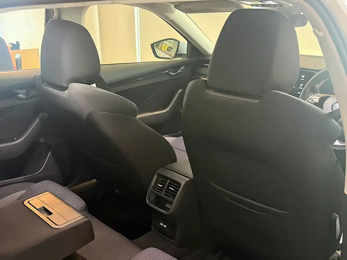 Used 2022 Skoda Octavia Se Technology Silver - Interior and Exterior details 11