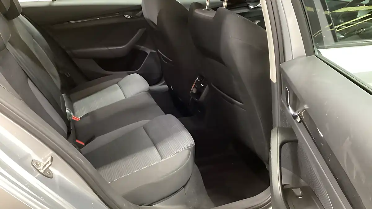 Used 2022 Skoda Octavia Se Technology Silver - Interior and Exterior details 18
