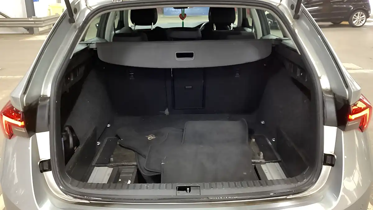 Used 2022 Skoda Octavia Se Technology Silver - Interior and Exterior details 19