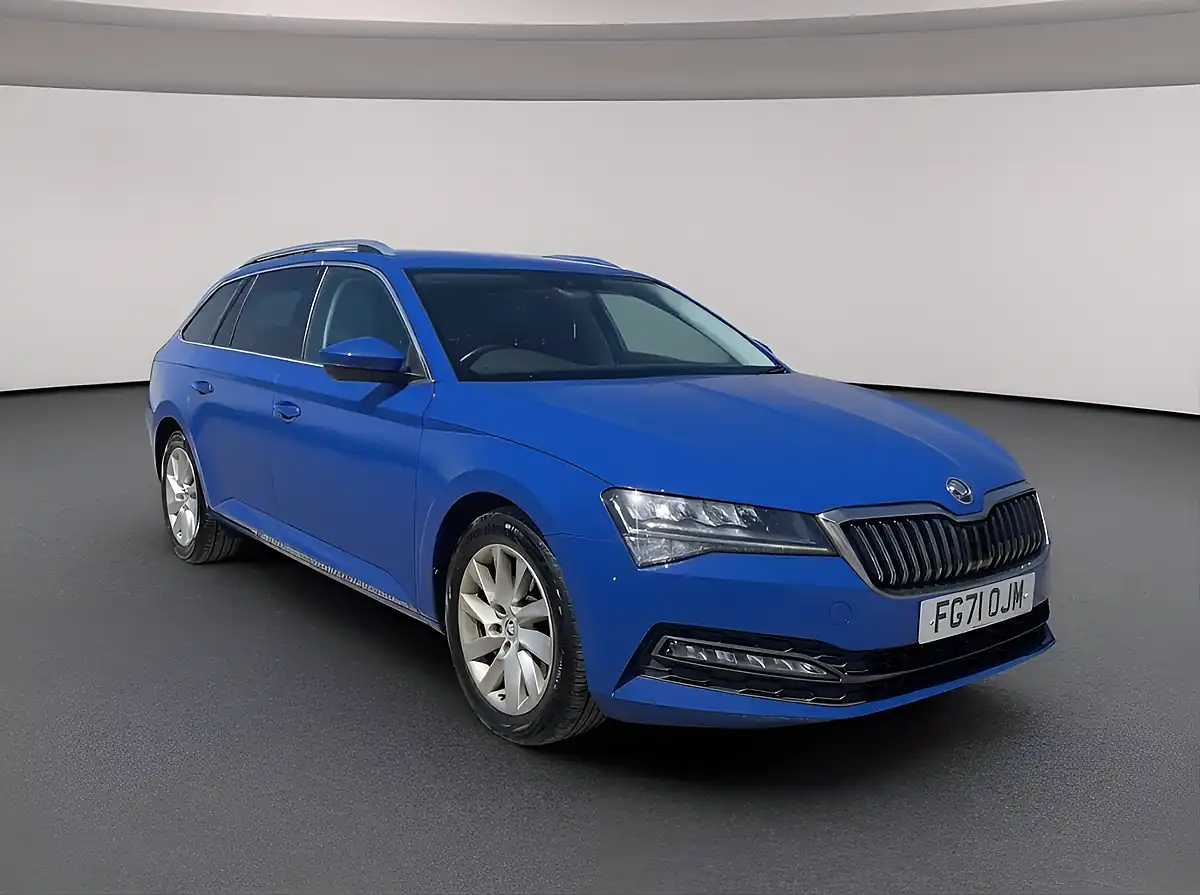 Used 2022 Skoda Superb Se Technology Blue - Front View