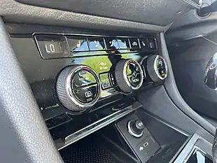 Used 2022 Skoda Superb Se Technology Blue - Interior and Exterior details 14