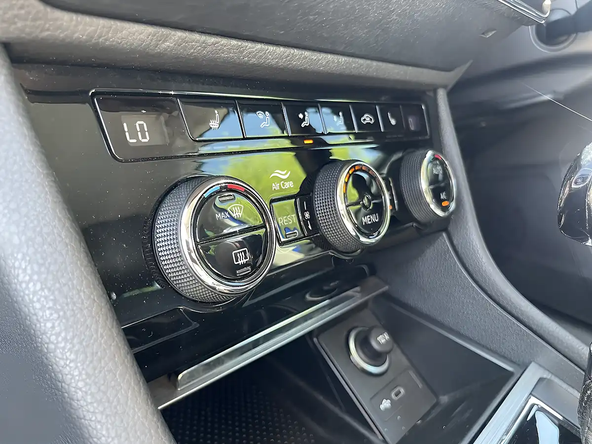 Used 2022 Skoda Superb Se Technology Blue - Interior and Exterior details 14