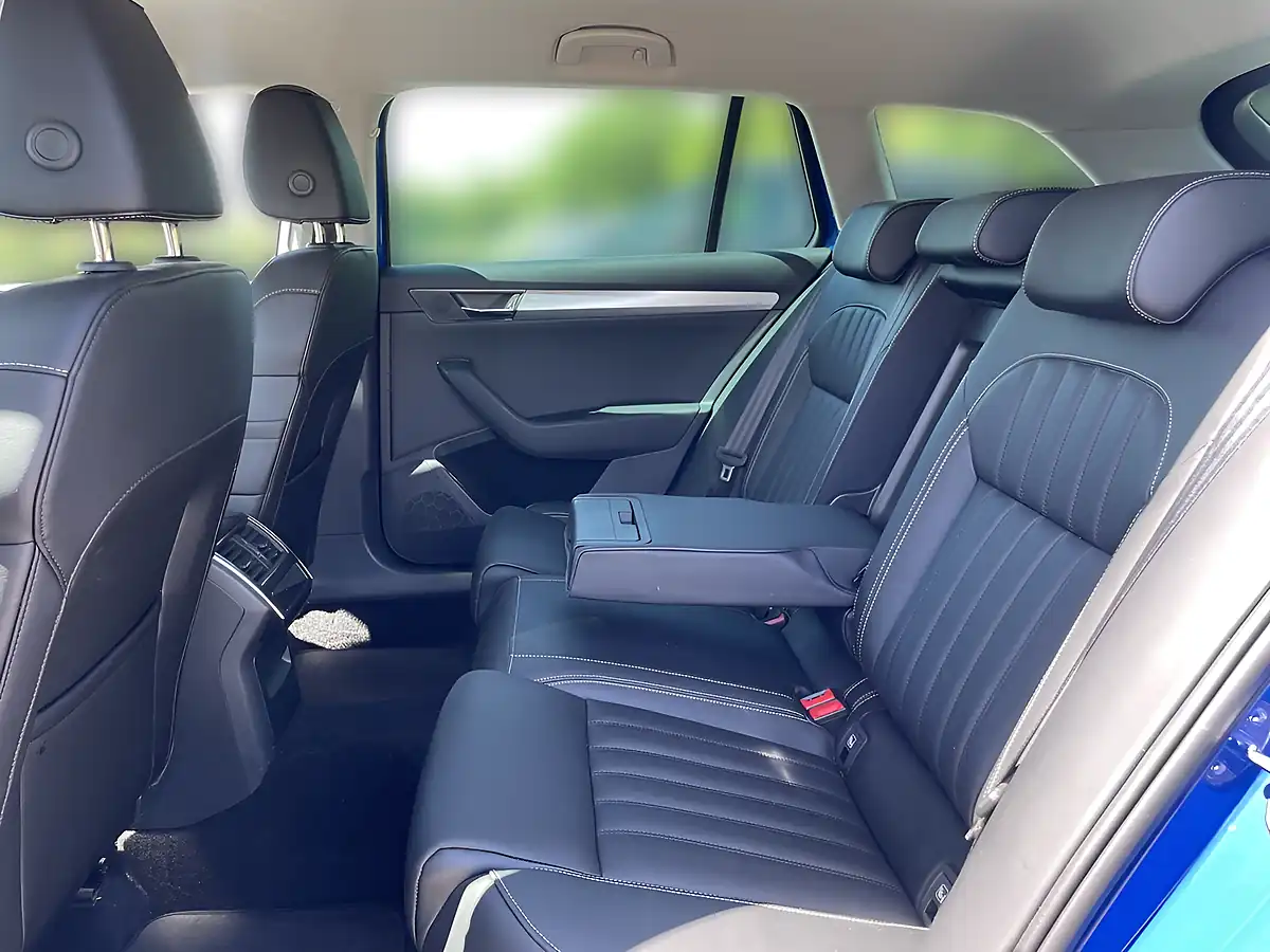 Used 2022 Skoda Superb Se Technology Blue - Interior and Exterior details 8