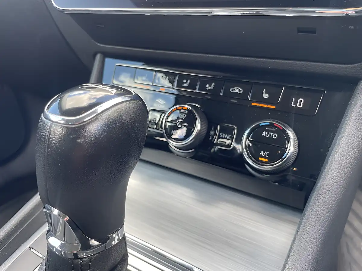 Used 2022 Skoda Superb Se Technology Petrol Blue Metallic - Interior and Exterior details 19