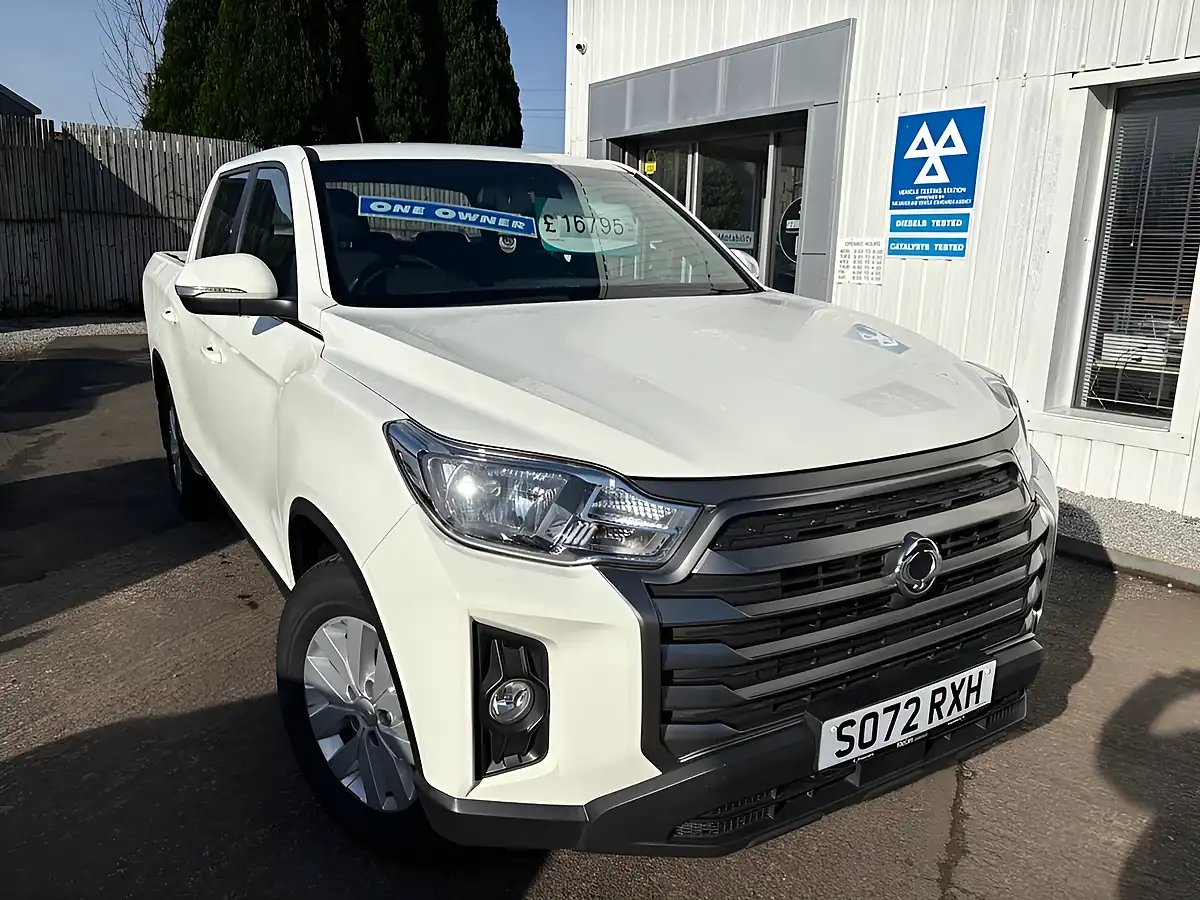 Used 2022 Ssangyong Musso Ex Grand White - Front View